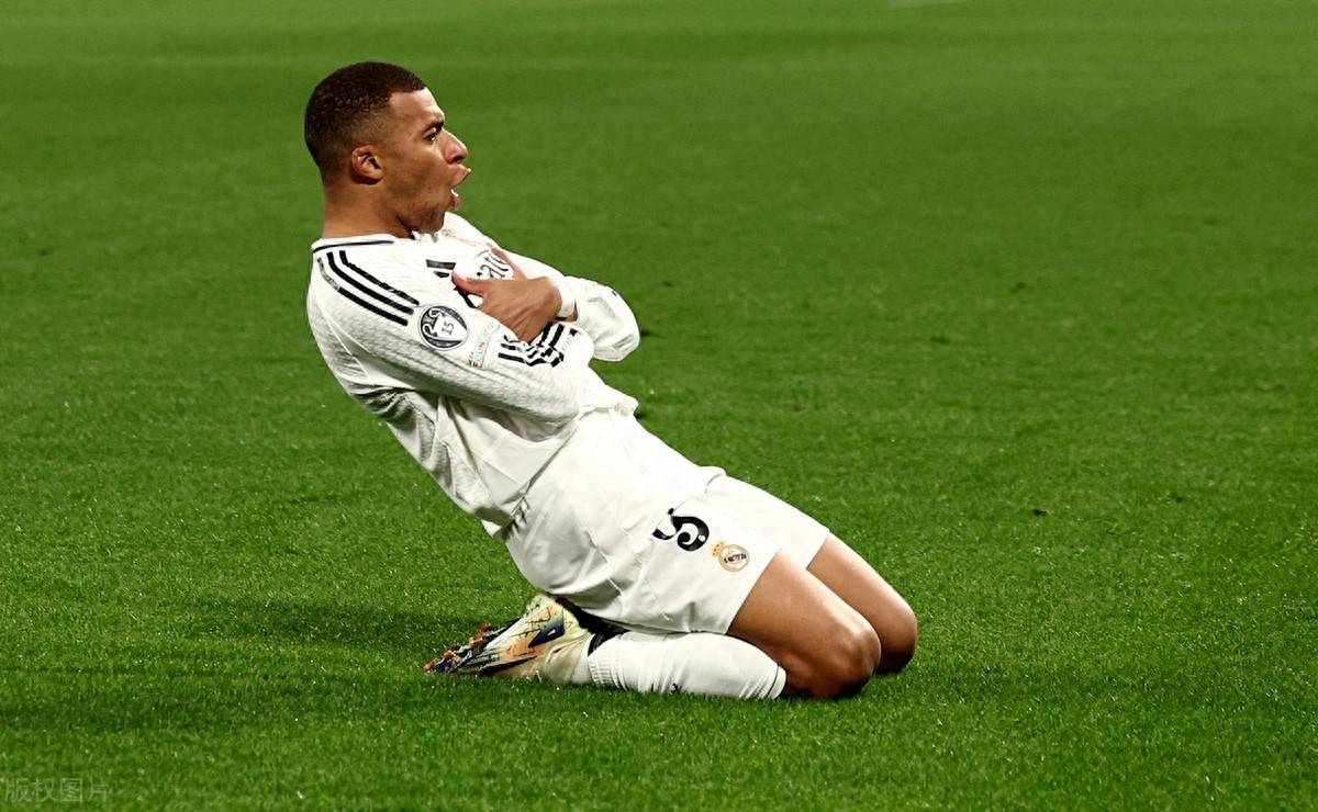 ATP年终总决赛：阿尔卡拉斯2-1逆转，基本锁定出线权，辛纳急了！