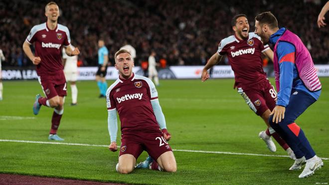 记者：谢什科表达了加盟曼联的愿望，但需更多时间做最终决定